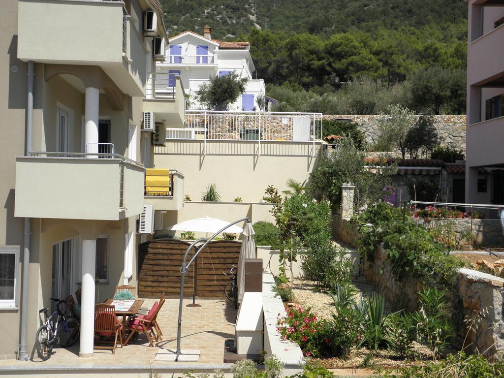 Apartments Mara Cres Rum bild