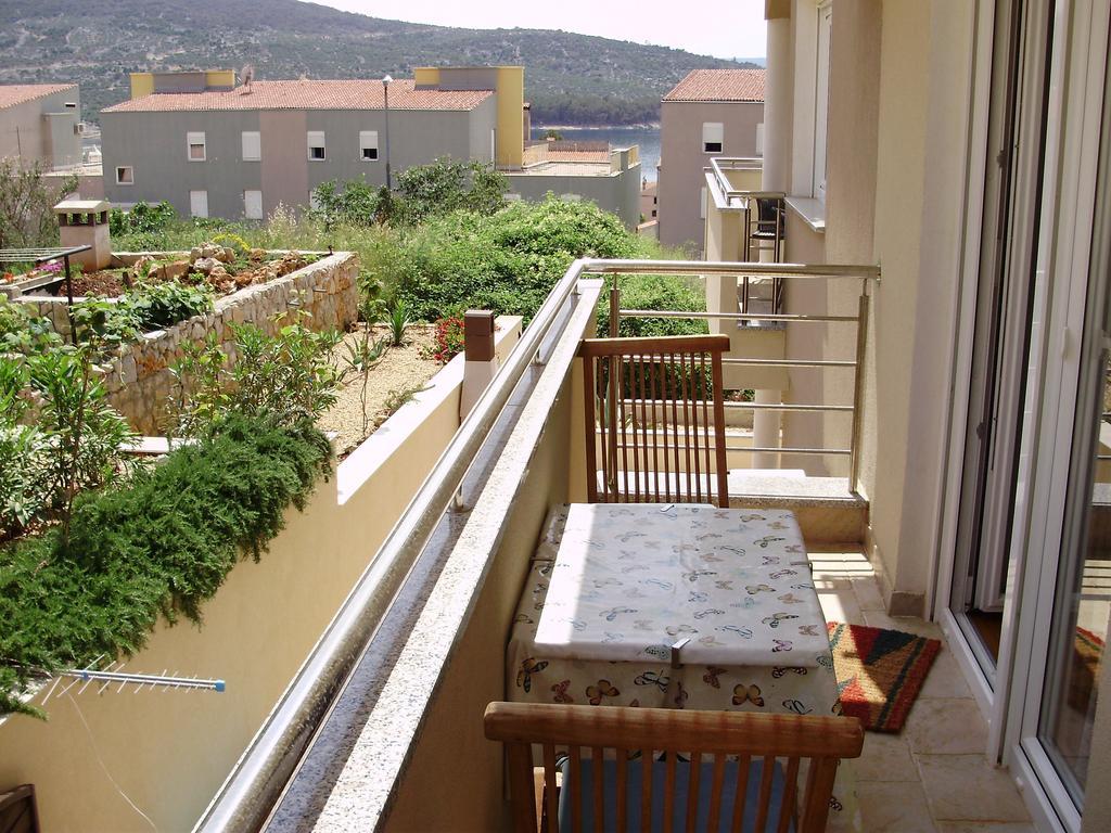 Apartments Mara Cres Rum bild